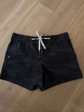 Vuori Camo Shorts